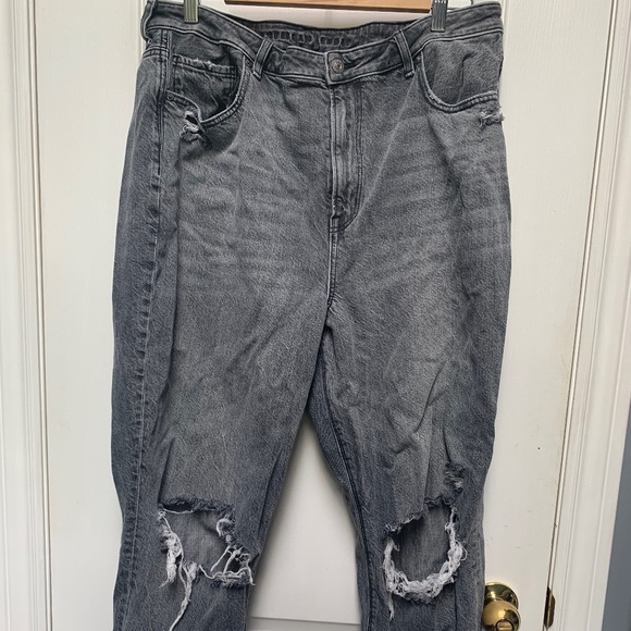 Black Ripped Boyfriend Jeans | American Eagle size 20 - Picture 1 of 2
